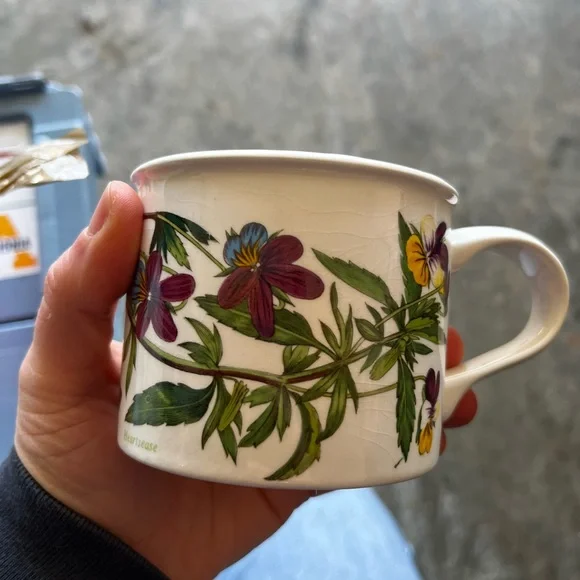 Portmeirion Pottery Botanic Garden Small Mugs Floral Pair - Picture 5 of 5